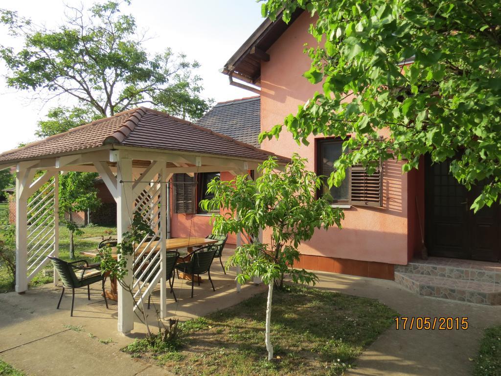 Holiday Home Stef Dalj Luaran gambar